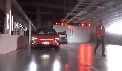 跨界營銷新典范 高合汽車聯(lián)動(dòng)Scabal工廠走秀，重構(gòu)汽車銷售體驗(yàn)